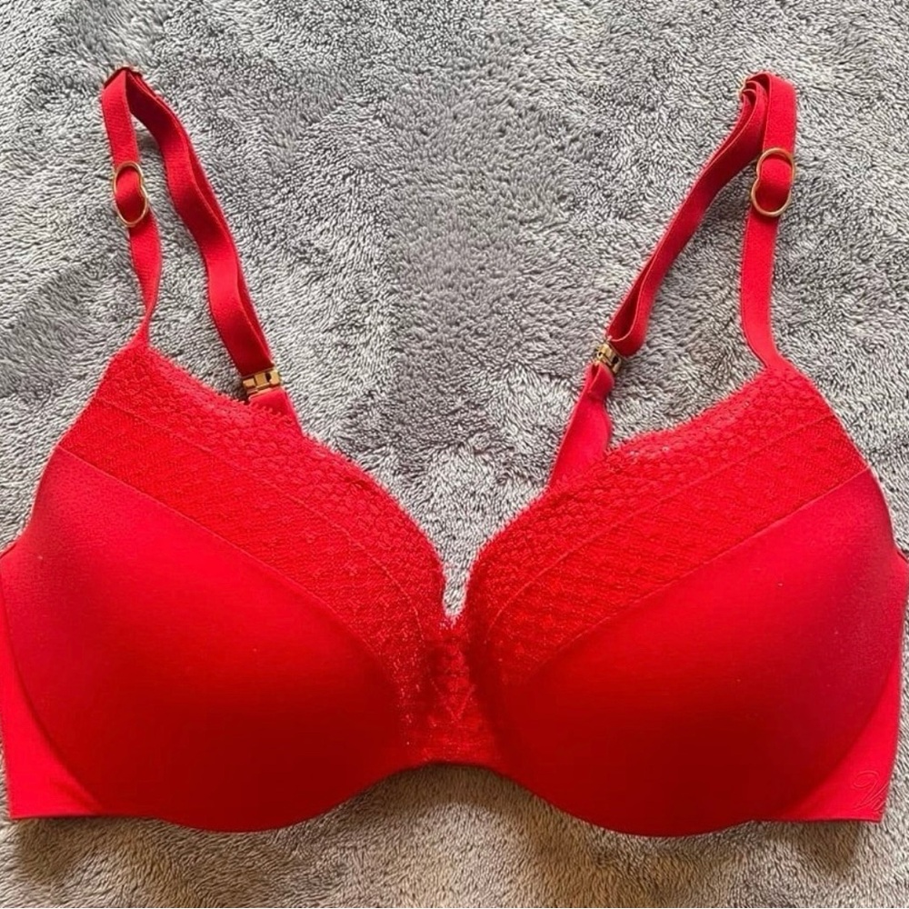 NWOT Victoria's Secret Red Bra Size 34D
